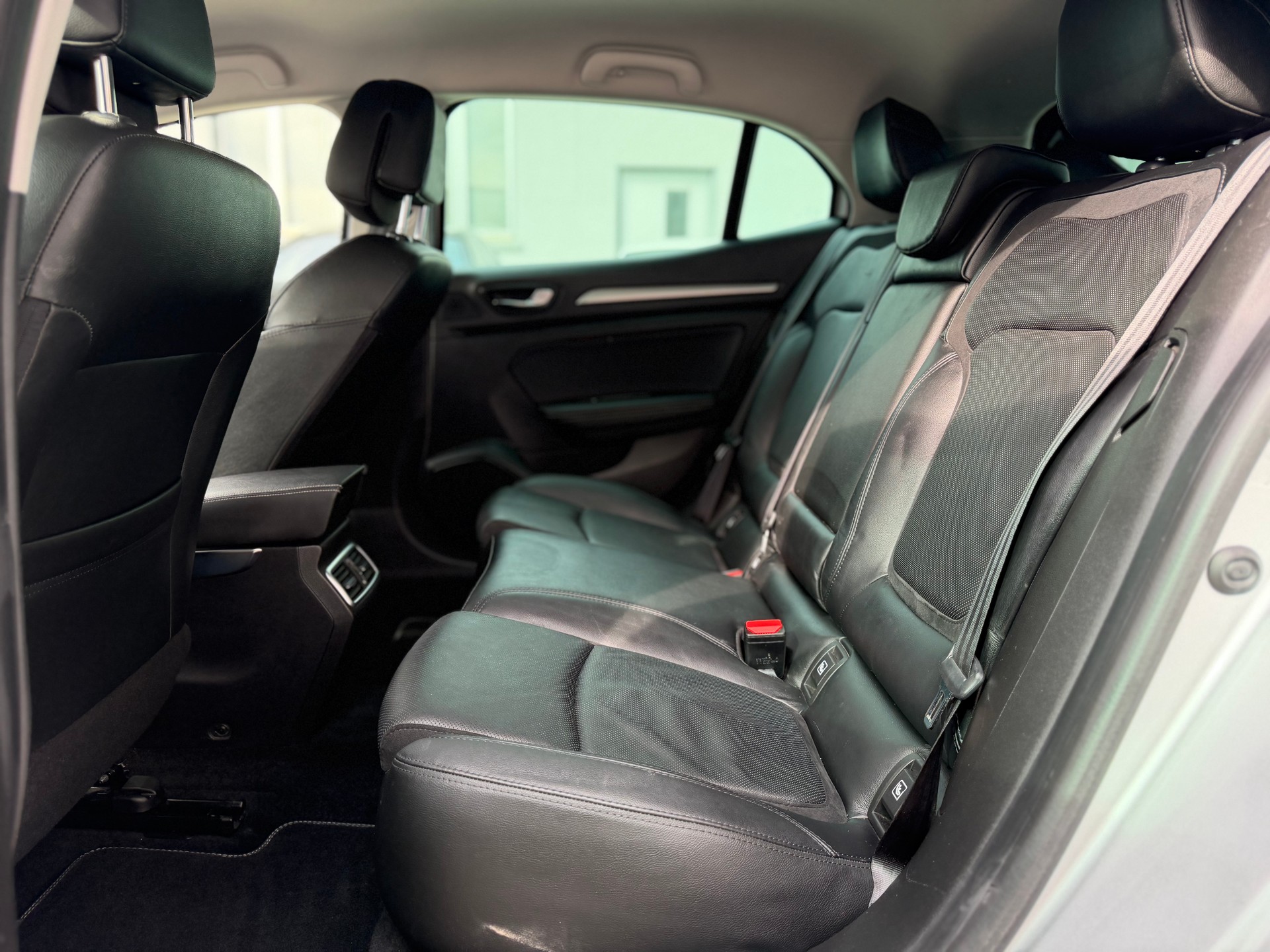 RENAULT Mégane 1.3 16V Turbo Intens EDC-image-9