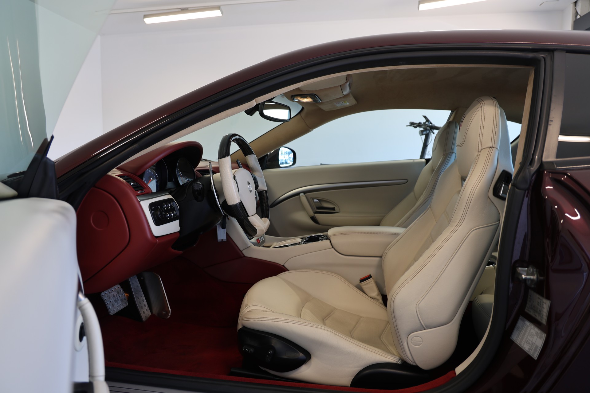 MASERATI GranTurismo Sport **ROSSO SCURO**-image-5