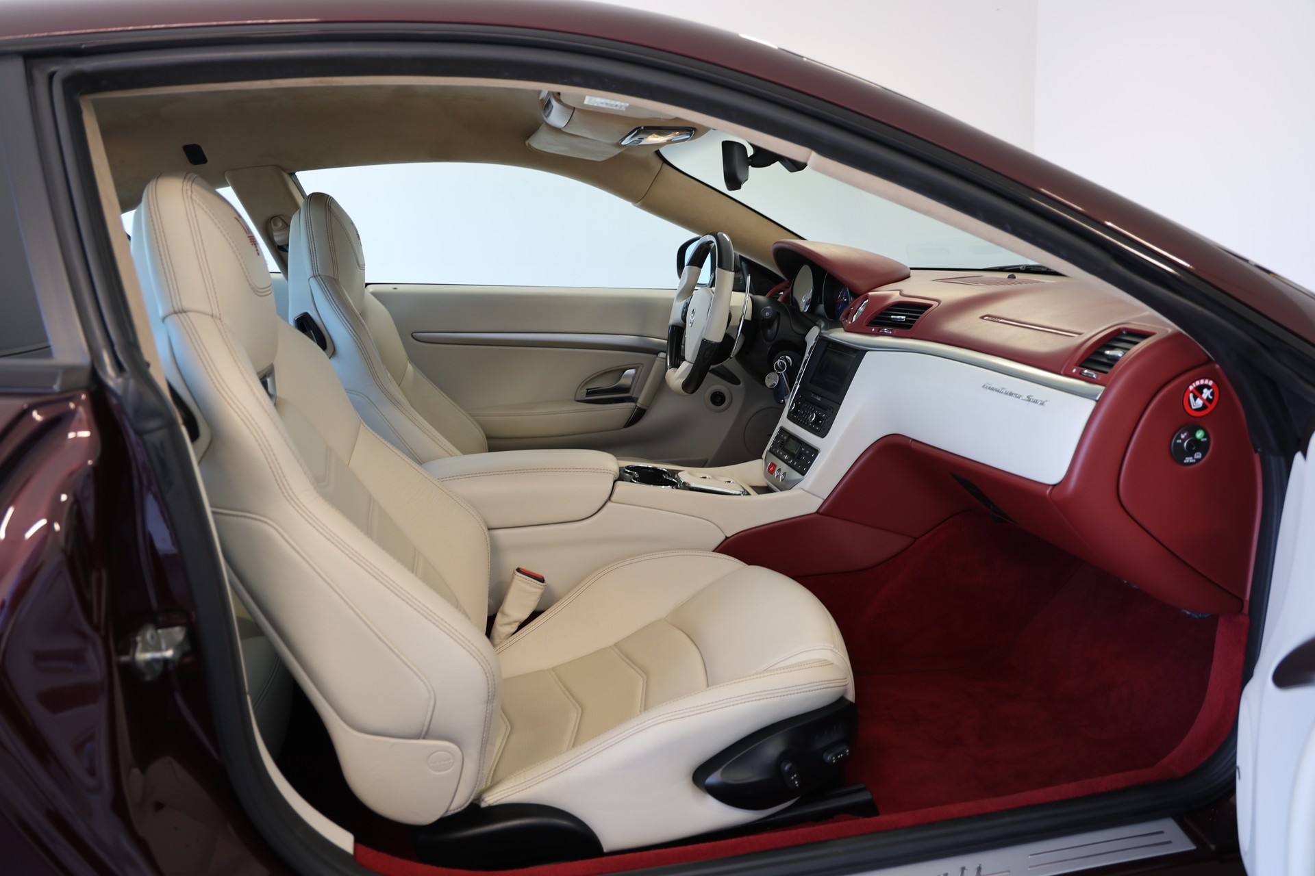 MASERATI GranTurismo Sport **ROSSO SCURO**-image-11