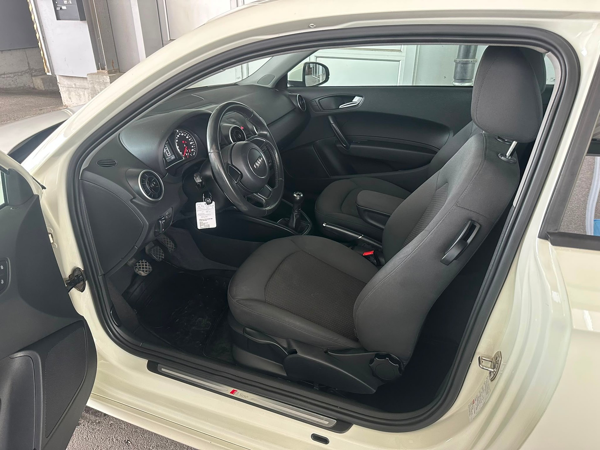 AUDI A1 1.2 TFSI Attraction-image-5