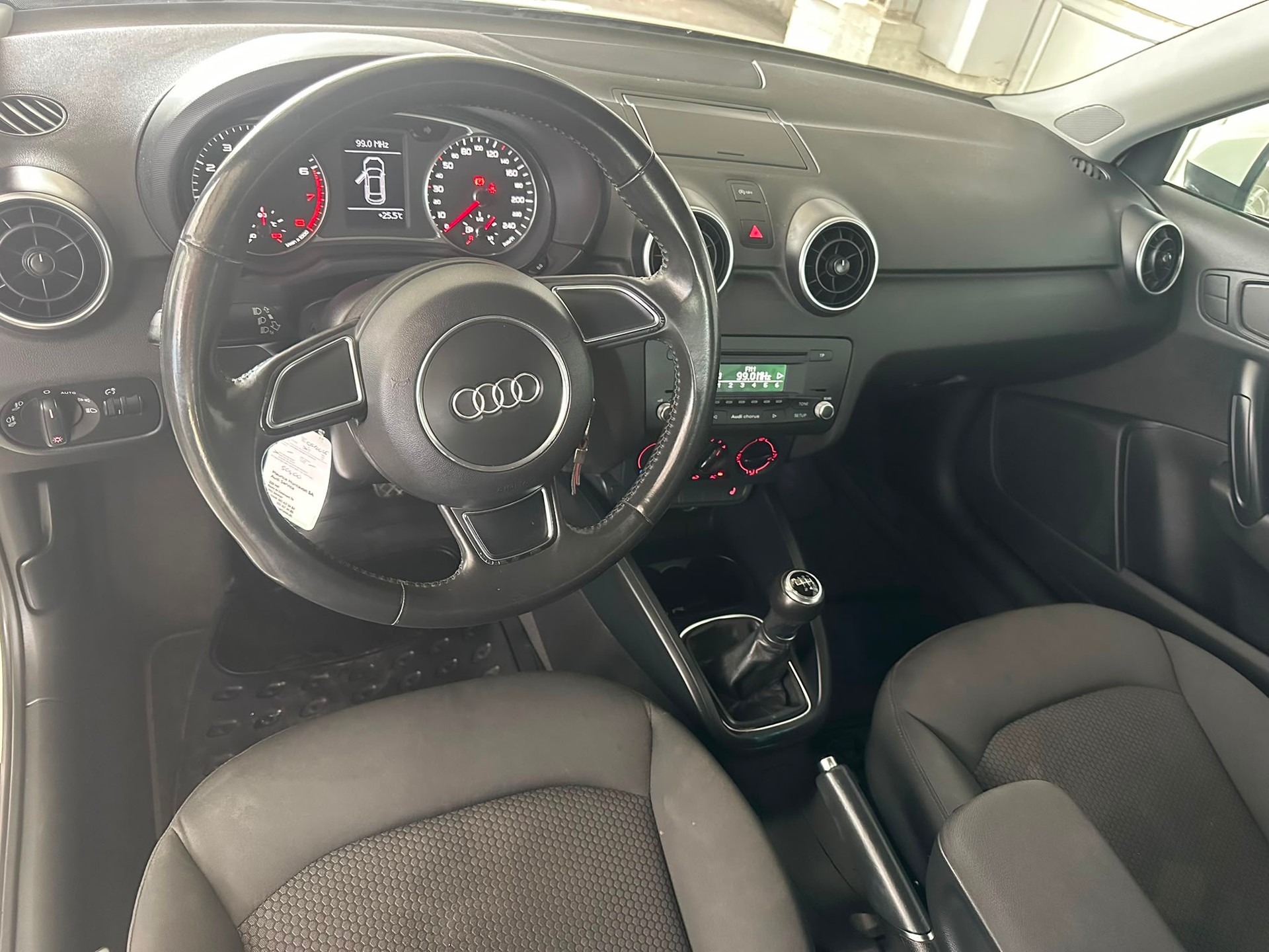 AUDI A1 1.2 TFSI Attraction-image-9