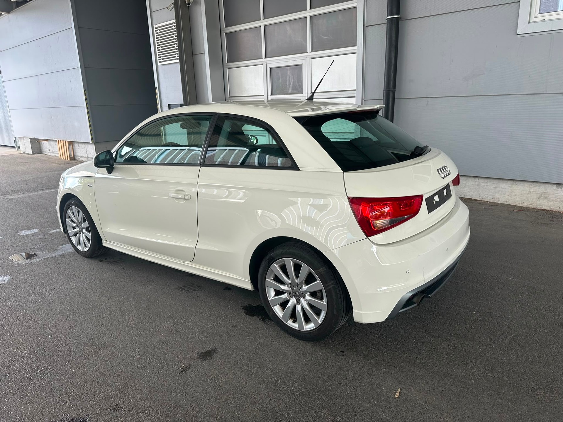 AUDI A1 1.2 TFSI Attraction-image-2