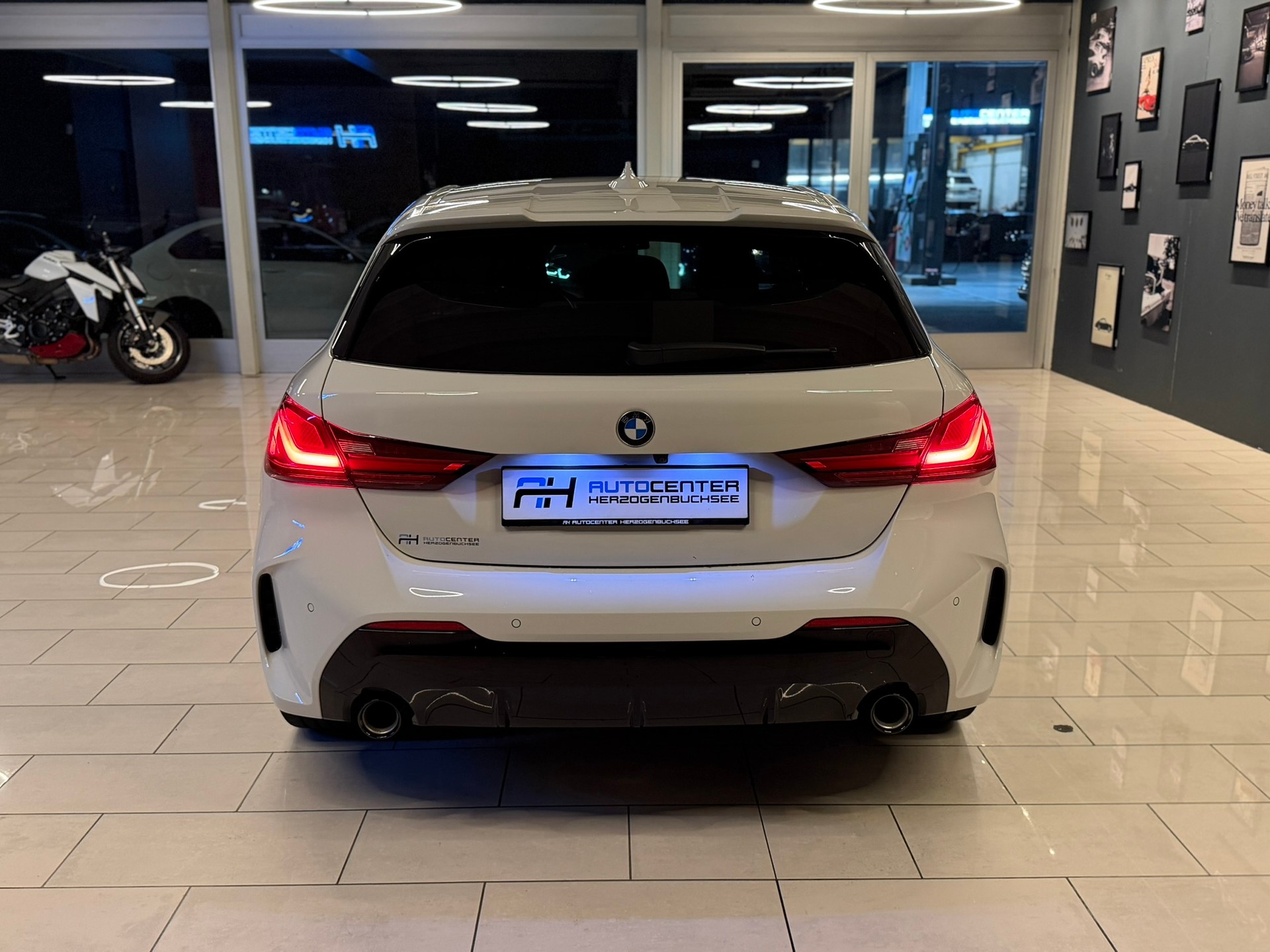 BMW 120d xDrive Steptronic Pure M Sport-image-5