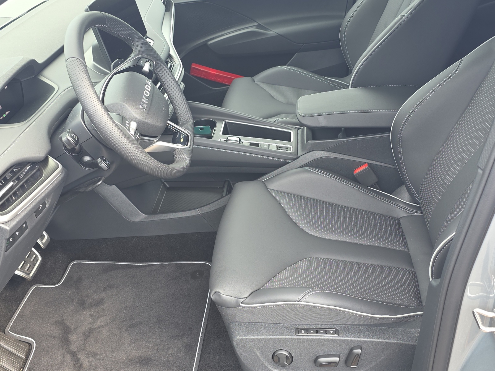 SKODA Enyaq 4x4 RS-image-3