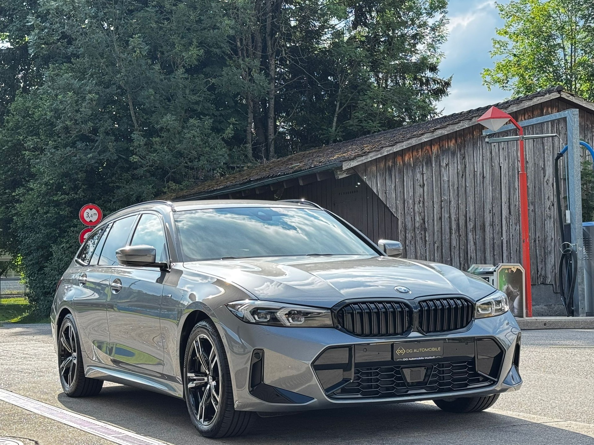 BMW 330i Touring xDrive Steptronic M Sport *Shadow-Line**Live Cockpit**245PS**Modell 2025*-image-2