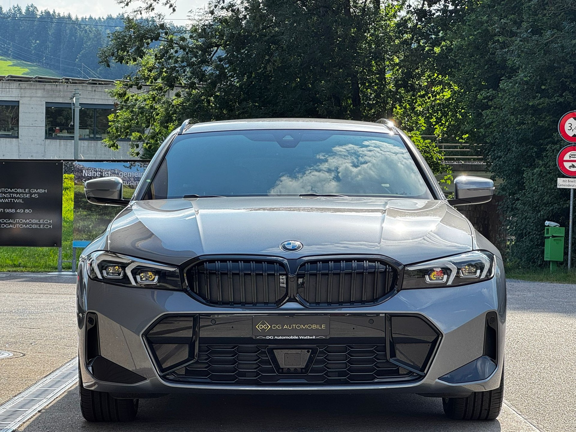 BMW 330i Touring xDrive Steptronic M Sport *Shadow-Line**Live Cockpit**245PS**Modell 2025*-image-1