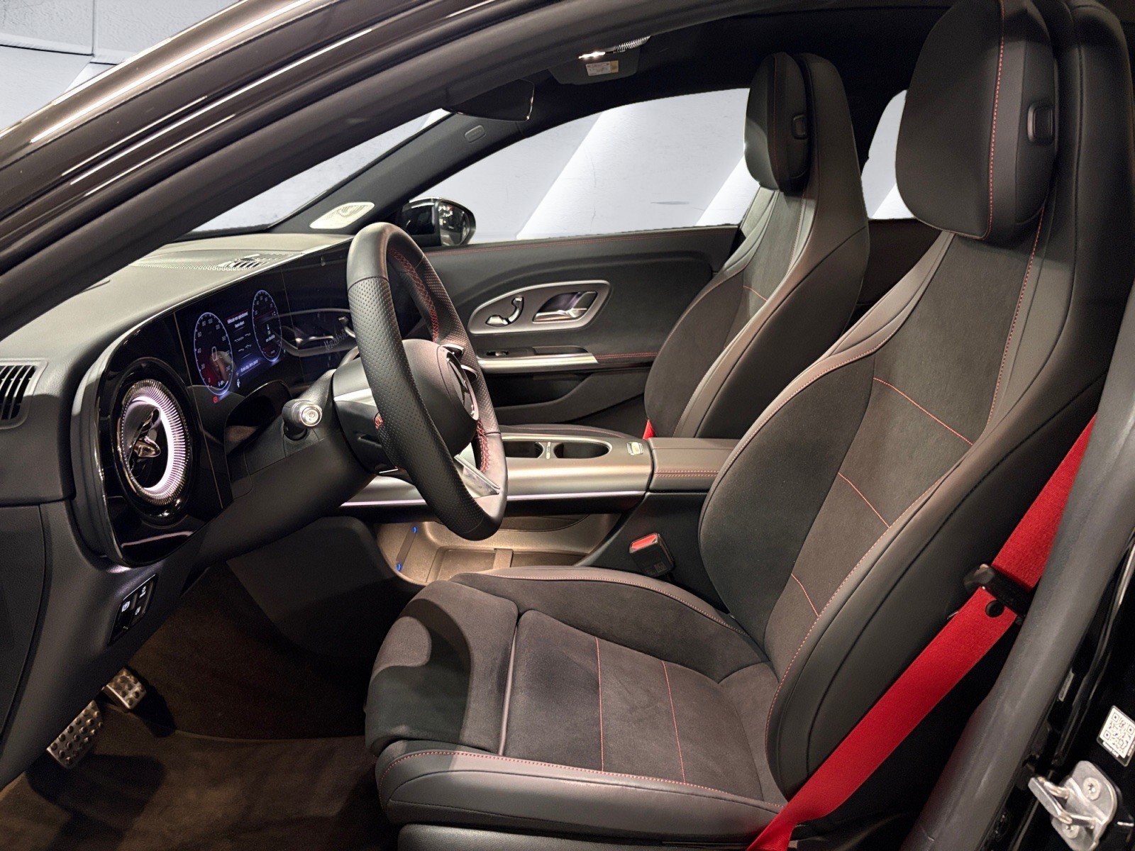 MERCEDES-BENZ CLA 350 4 Matic 85 kWh EQ-image-12