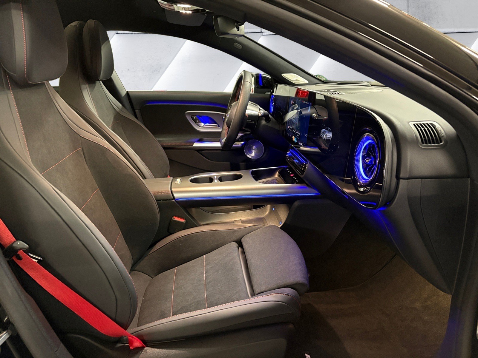 MERCEDES-BENZ CLA 350 4 Matic 85 kWh EQ-image-13