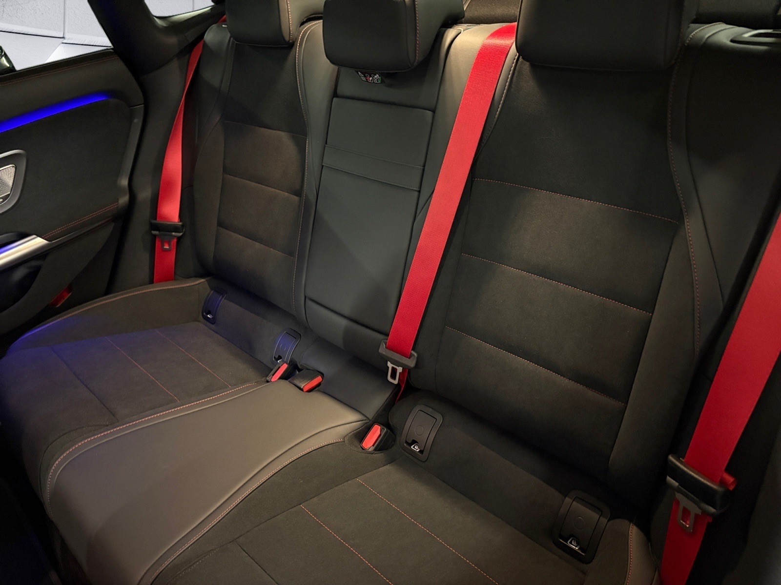 MERCEDES-BENZ CLA 350 4 Matic 85 kWh EQ-image-14