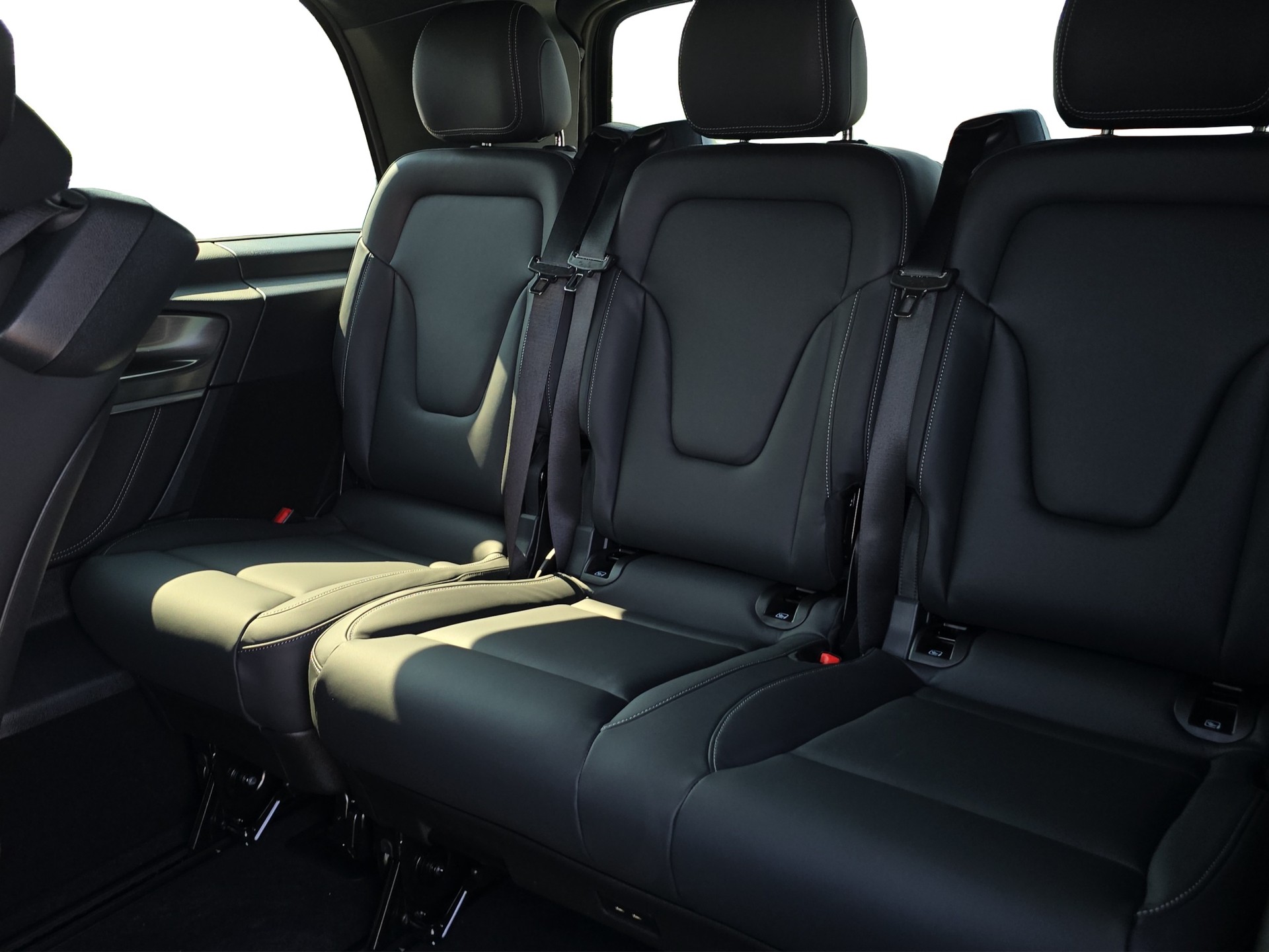 MERCEDES-BENZ V 300 d lang 4Matic Swiss Edition 9G-Tronic-image-10