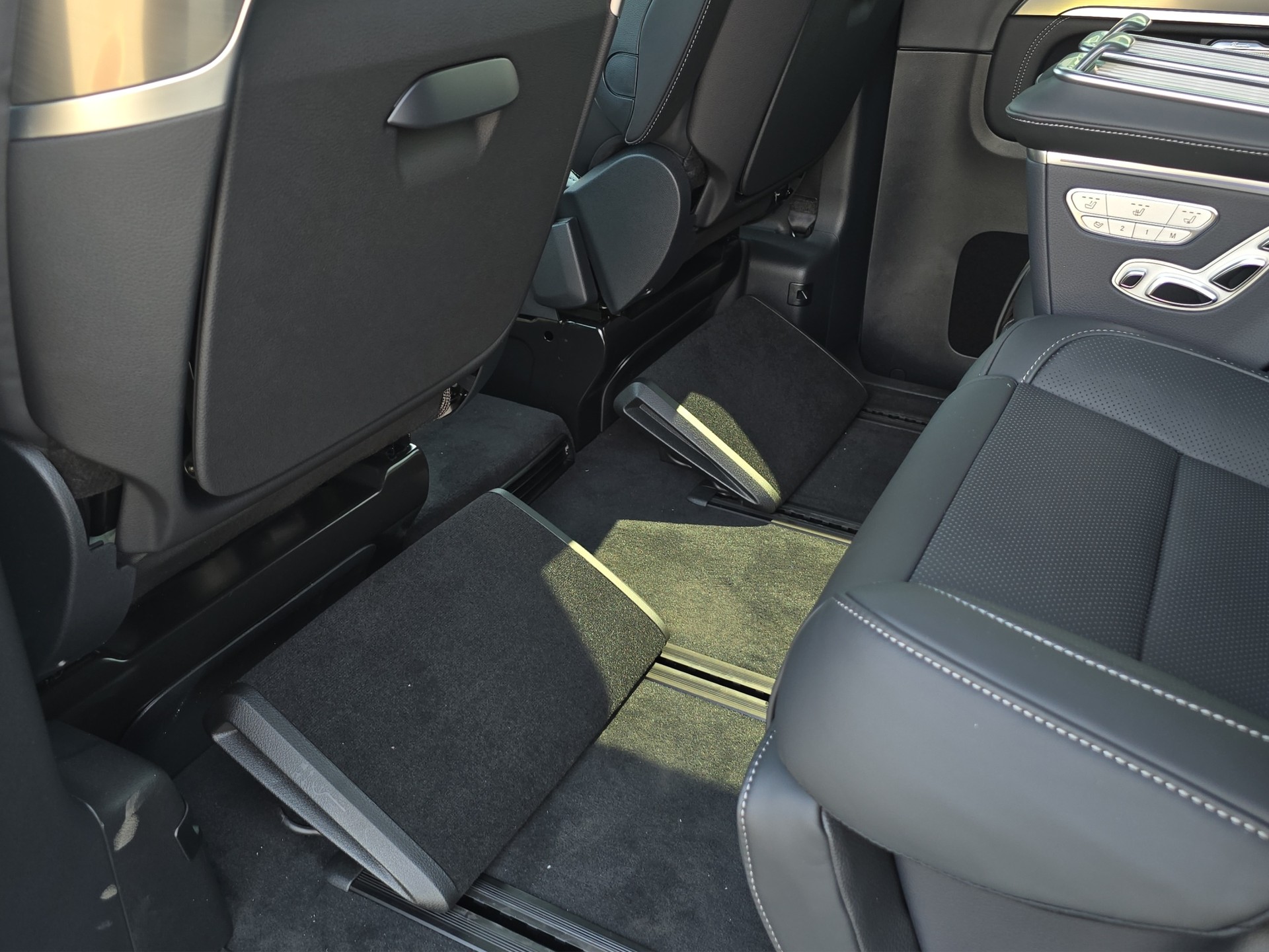 MERCEDES-BENZ V 300 d lang 4Matic Swiss Edition 9G-Tronic-image-9