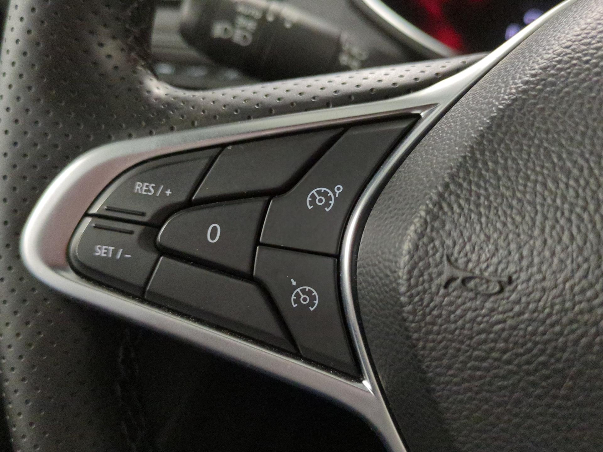 RENAULT Clio 1.6 E-Tech Techno-image-21
