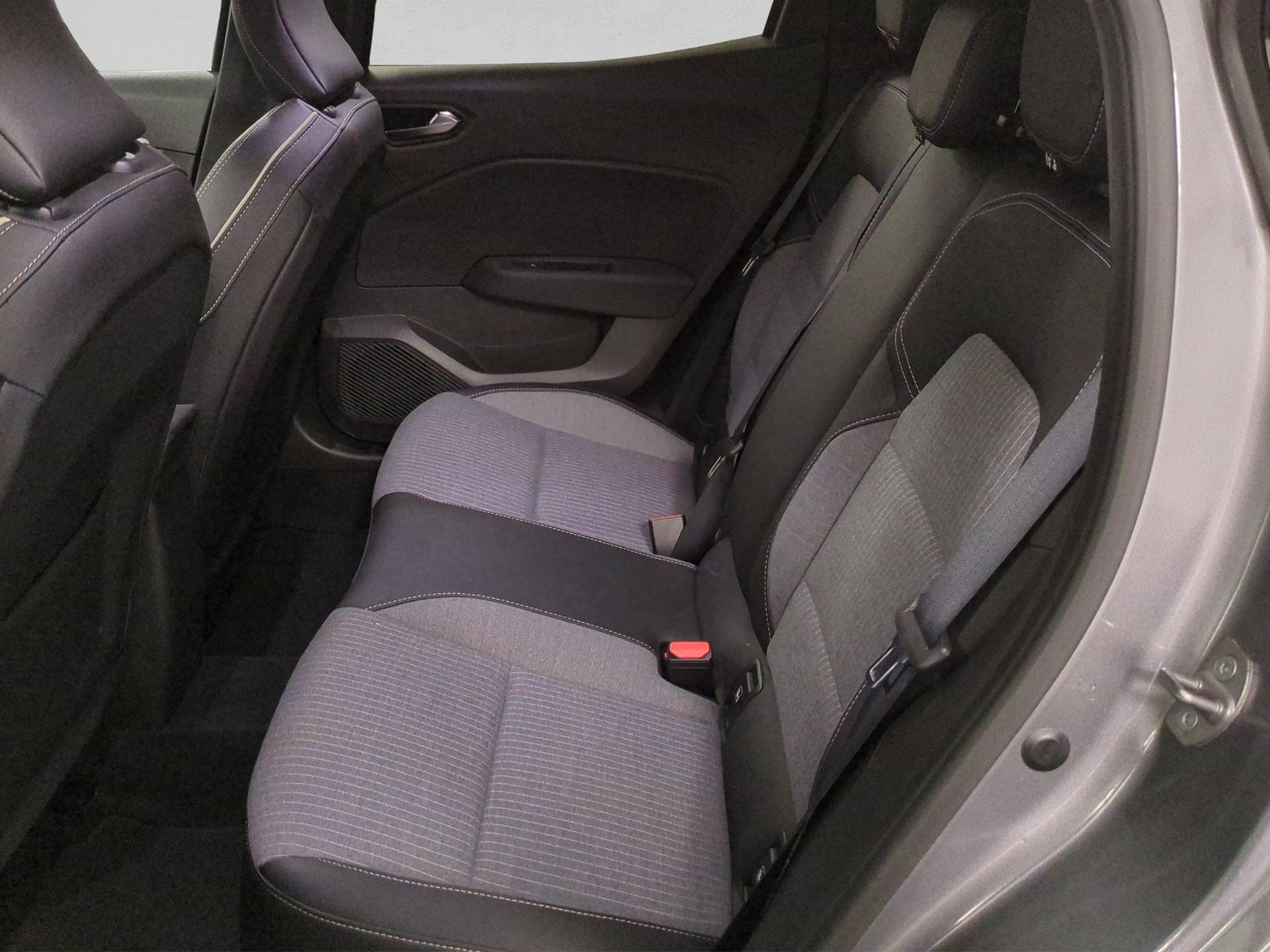 RENAULT Clio 1.6 E-Tech Techno-image-14