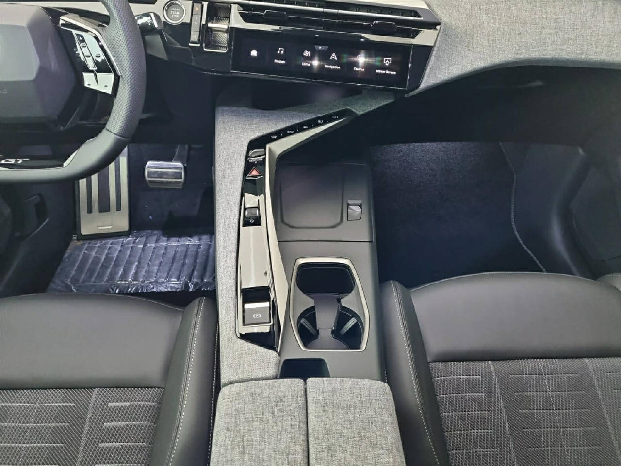 PEUGEOT 3008 1.2 Hybrid GT 145PS-image-9