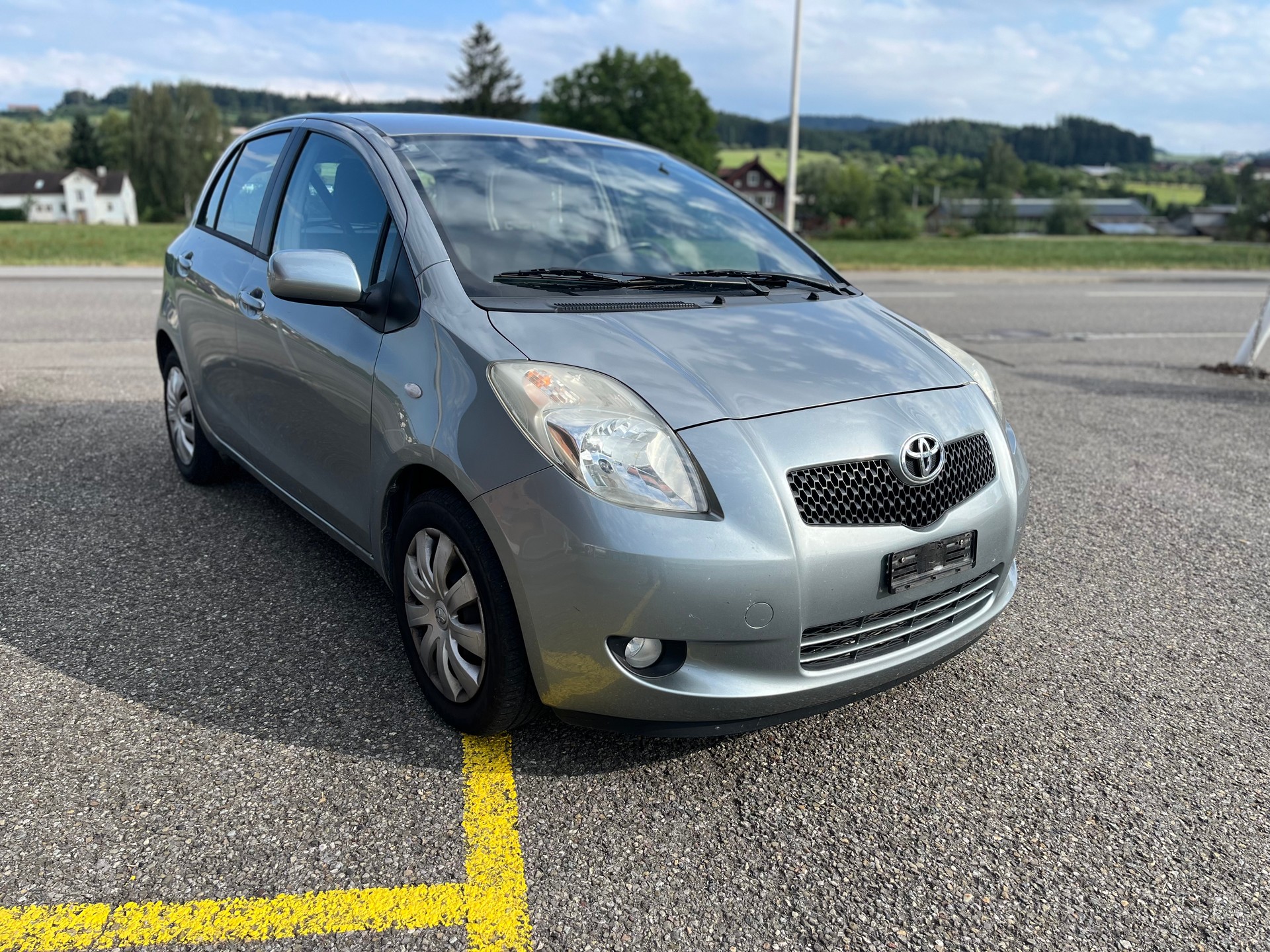 TOYOTA Limousine 1,3i Benzin 5 Türe mit Klimaanlage Euro B04-image-2