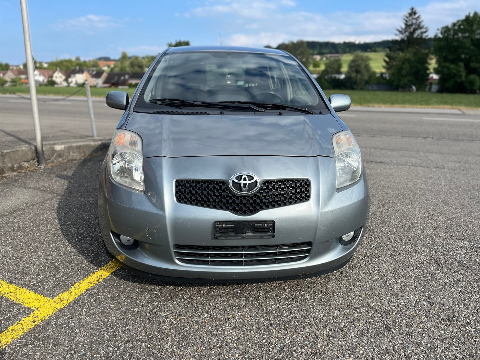TOYOTA Limousine 1,3i Benzin 5 Türe mit Klimaanlage Euro B04-image-0