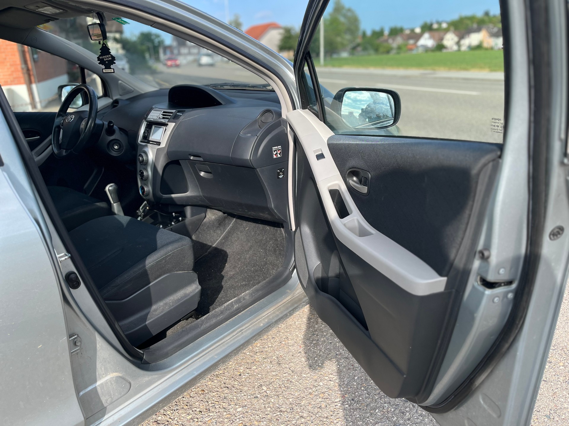 TOYOTA Limousine 1,3i Benzin 5 Türe mit Klimaanlage Euro B04-image-12