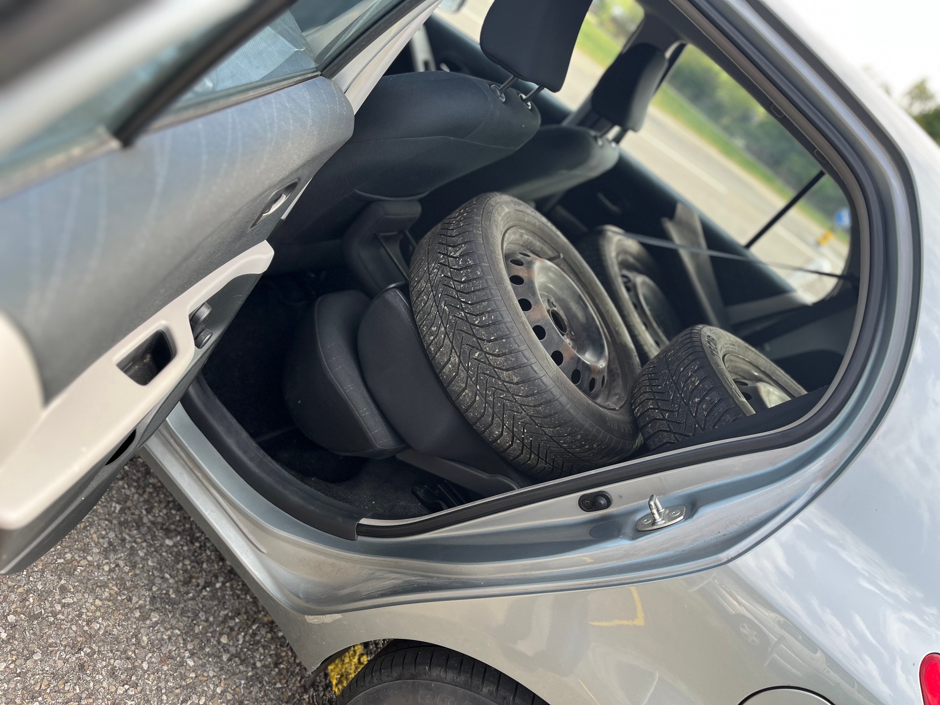 TOYOTA Limousine 1,3i Benzin 5 Türe mit Klimaanlage Euro B04-image-9