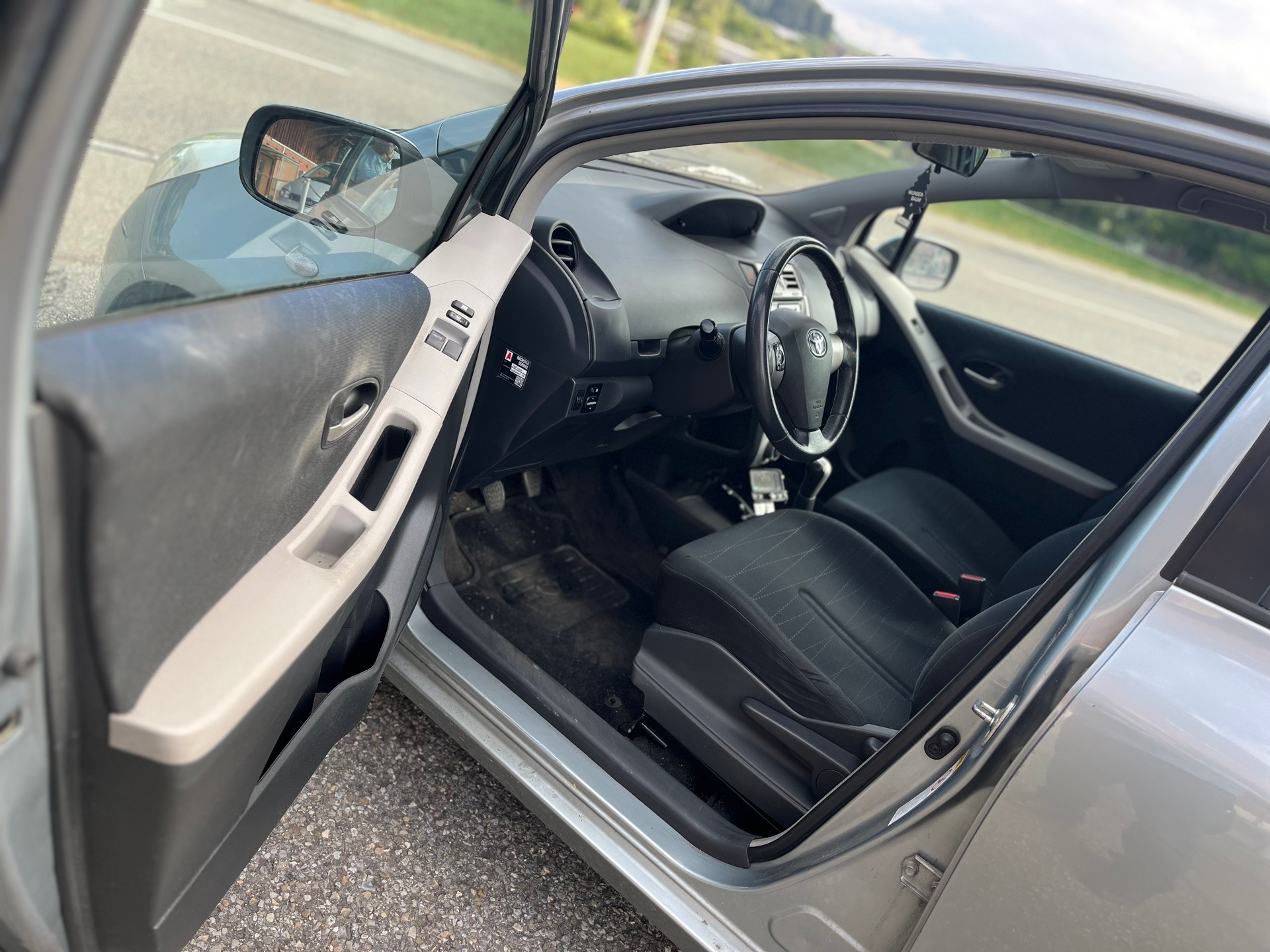 TOYOTA Limousine 1,3i Benzin 5 Türe mit Klimaanlage Euro B04-image-10