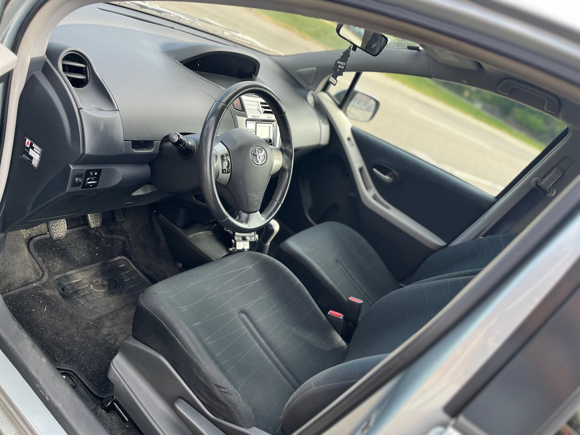 TOYOTA Limousine 1,3i Benzin 5 Türe mit Klimaanlage Euro B04-image-11