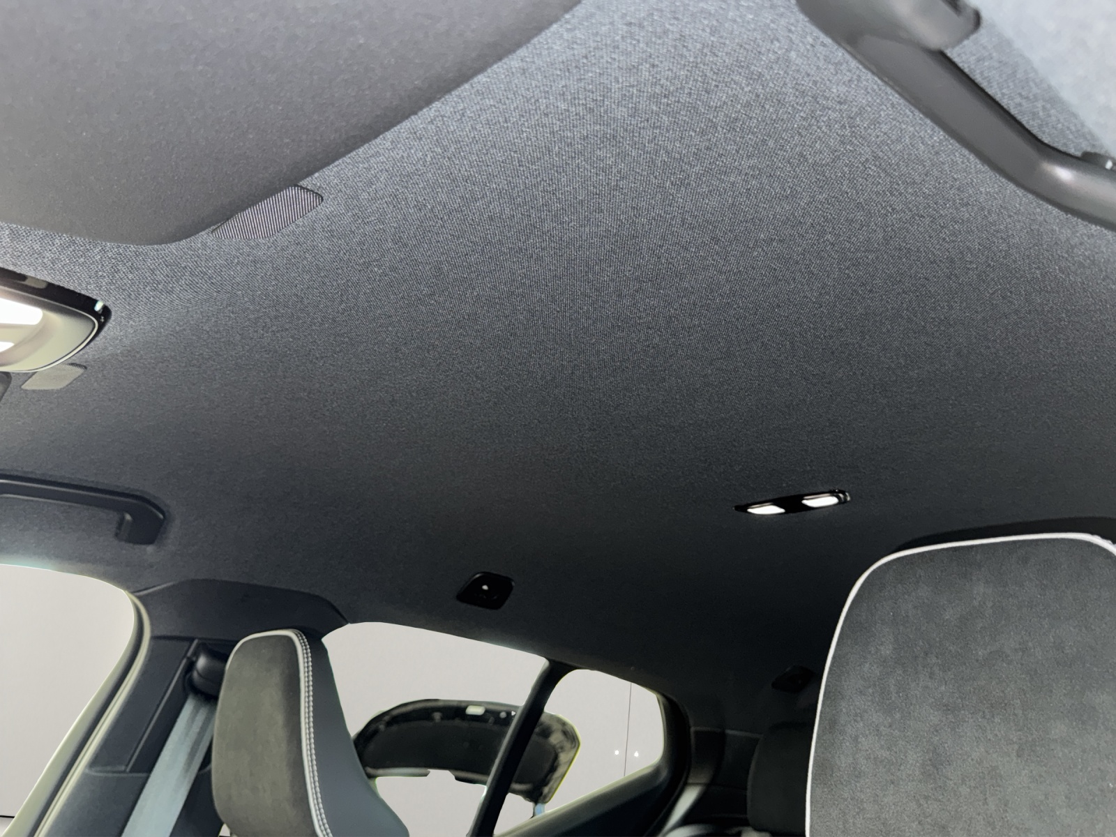 VOLVO XC40 2.0 B3 MH Core-image-14
