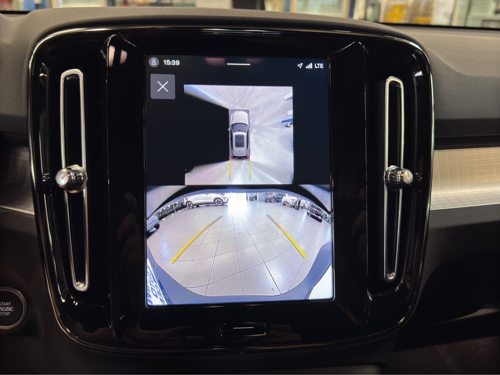VOLVO XC40 2.0 B3 MH Core-image-9