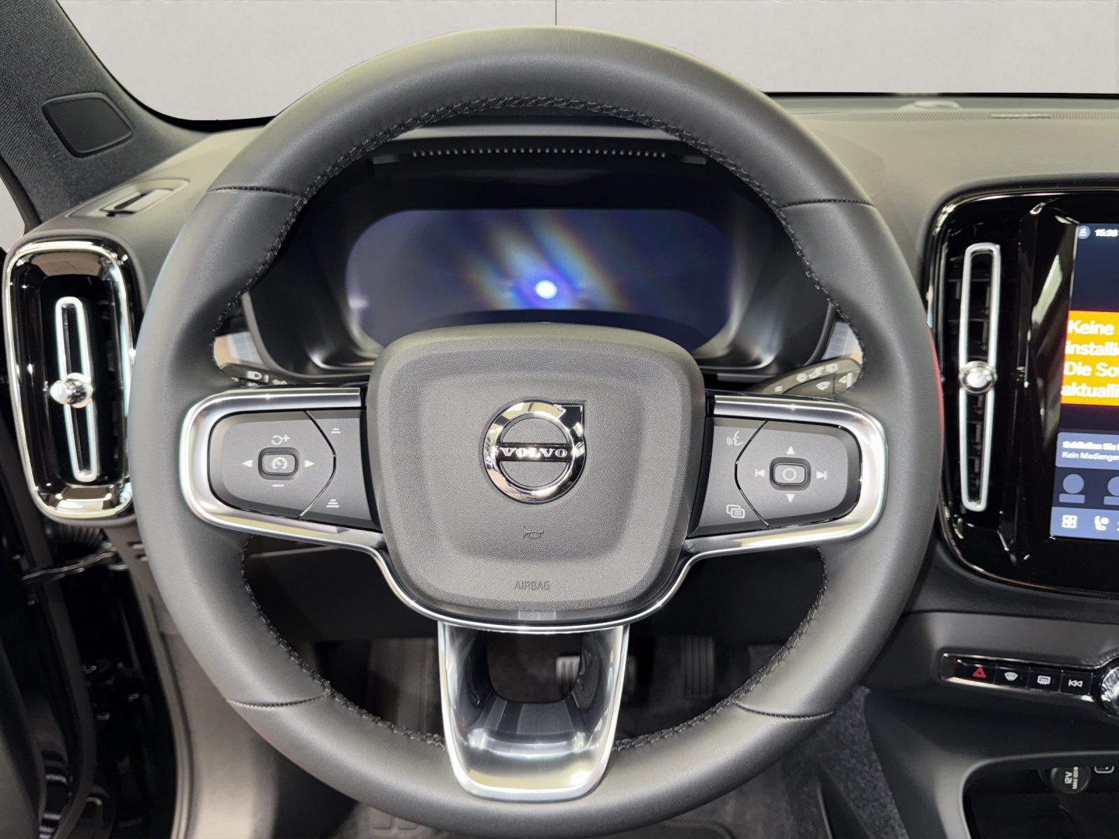 VOLVO XC40 2.0 B3 MH Core-image-11