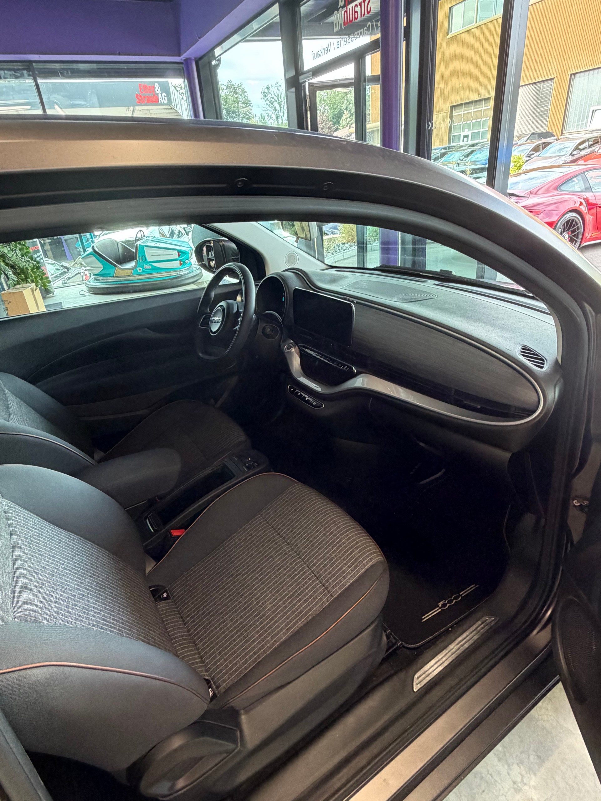 FIAT 500 C electric 87 kW Icon-image-2