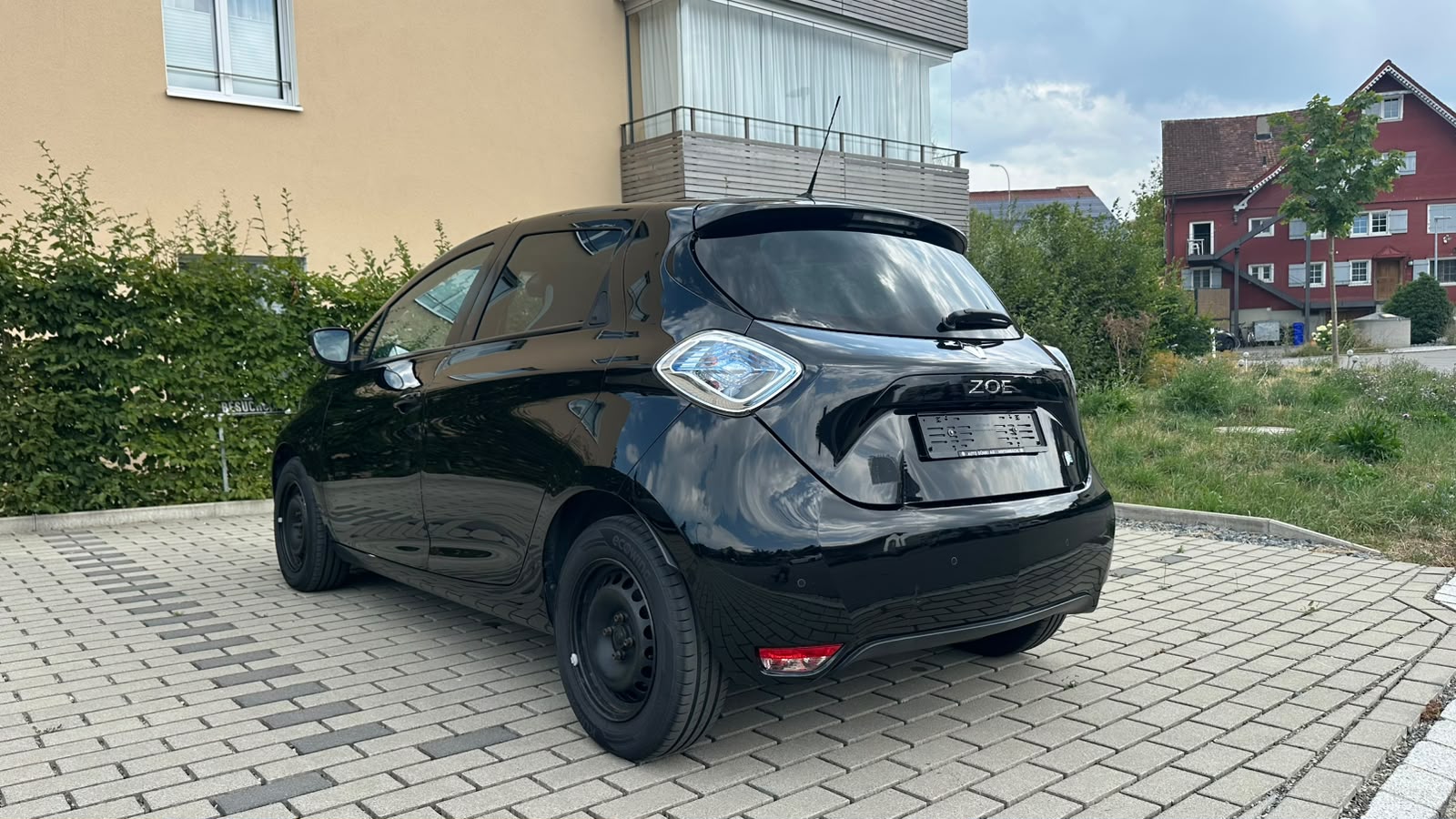 RENAULT Zen-image-3