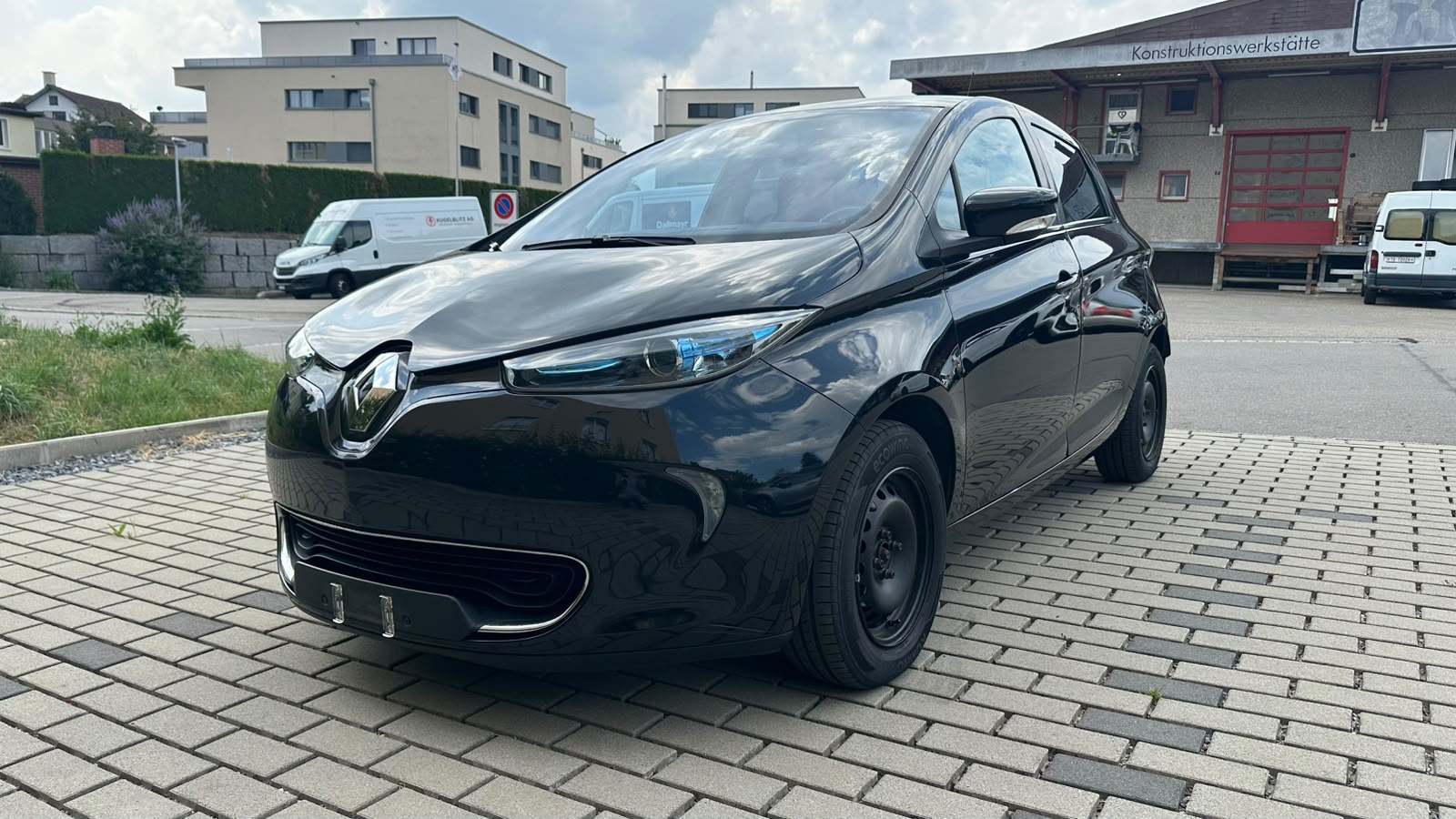 RENAULT Zen-image-2