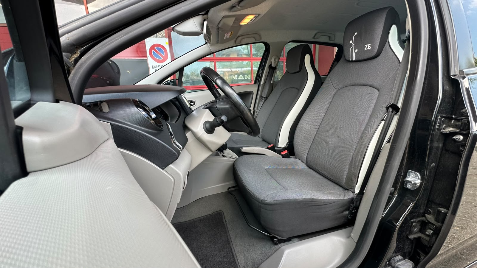 RENAULT Zen-image-4