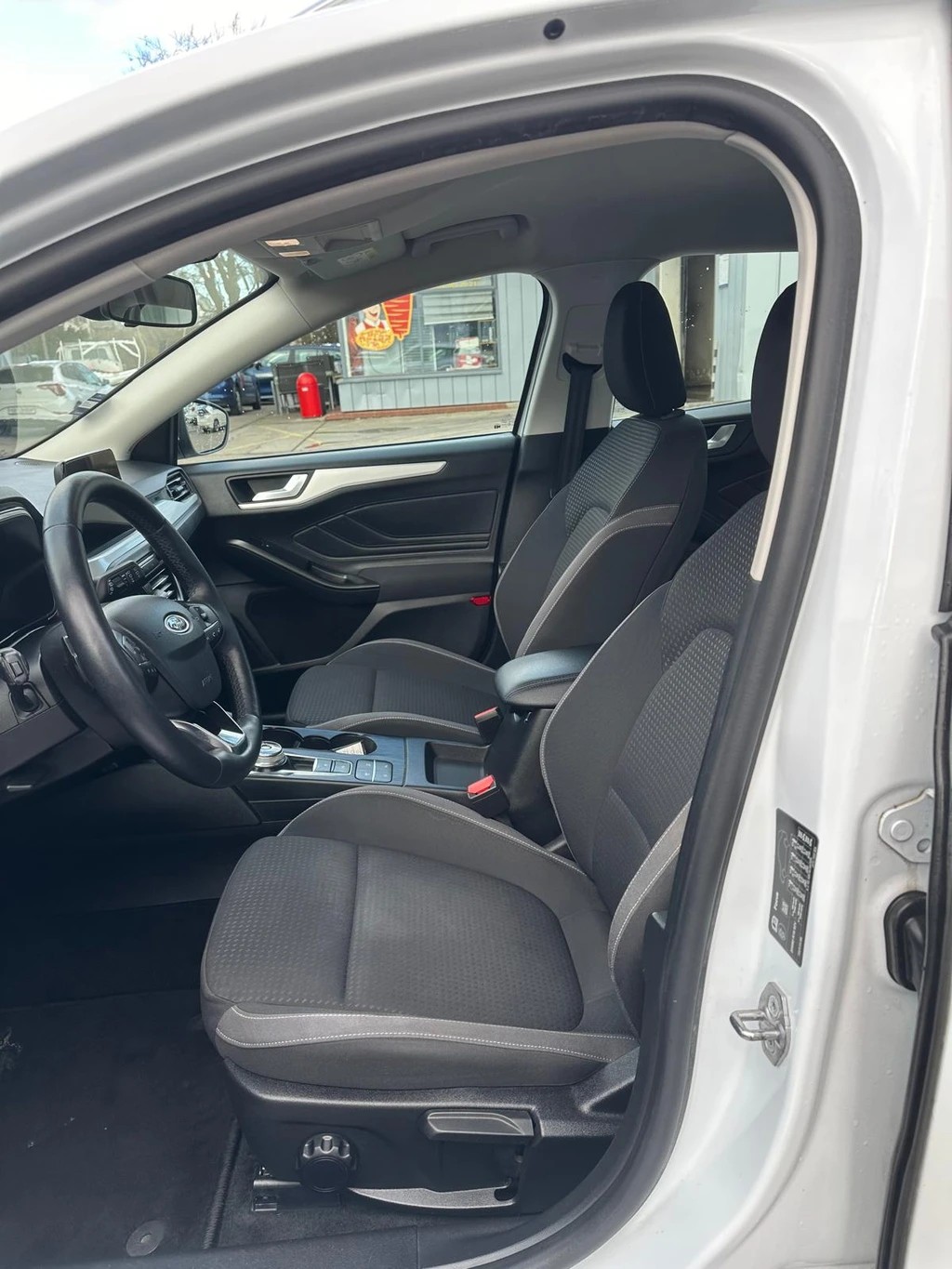 FORD Focus 1.5 TDCi Business Automatic ** Gr-Navi ** PDC V+H ** Sitzheizung ** LTZ MFK 24.03.2025 **-image-9