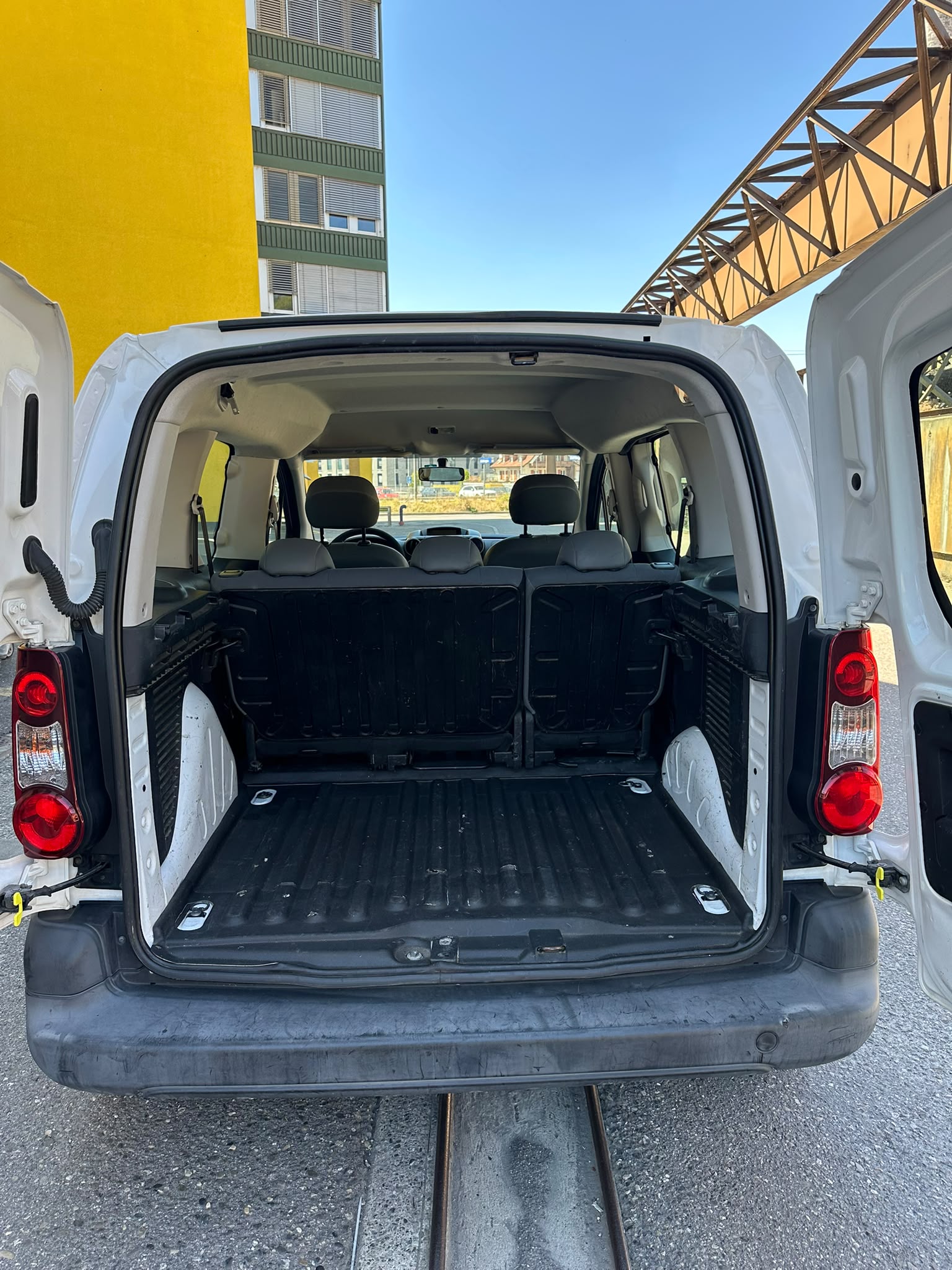 CITROEN Berlingo 1.6 HDi Attraction-image-3
