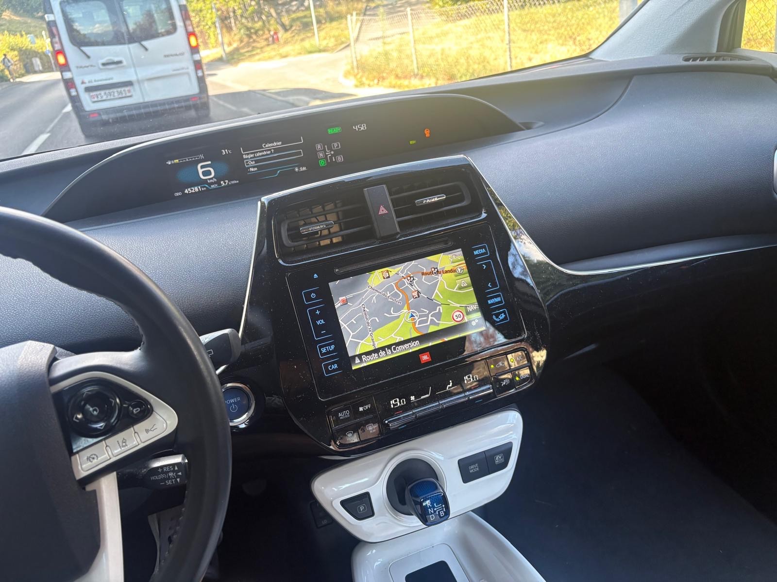 TOYOTA Prius 1.8 VVT-i HSD Sol Premium-image-17