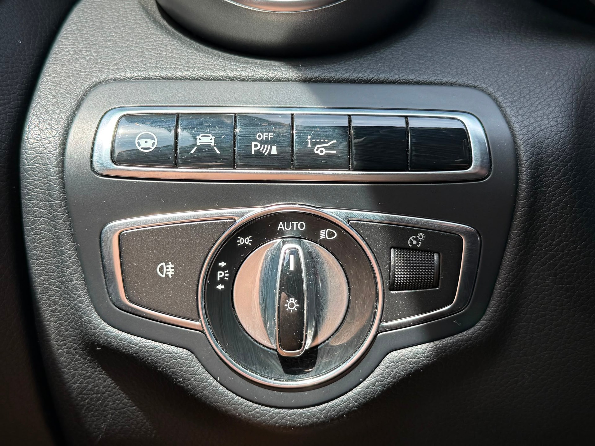 MERCEDES-BENZ C 250 BlueTec AMG Line 4m Kombi-image-19