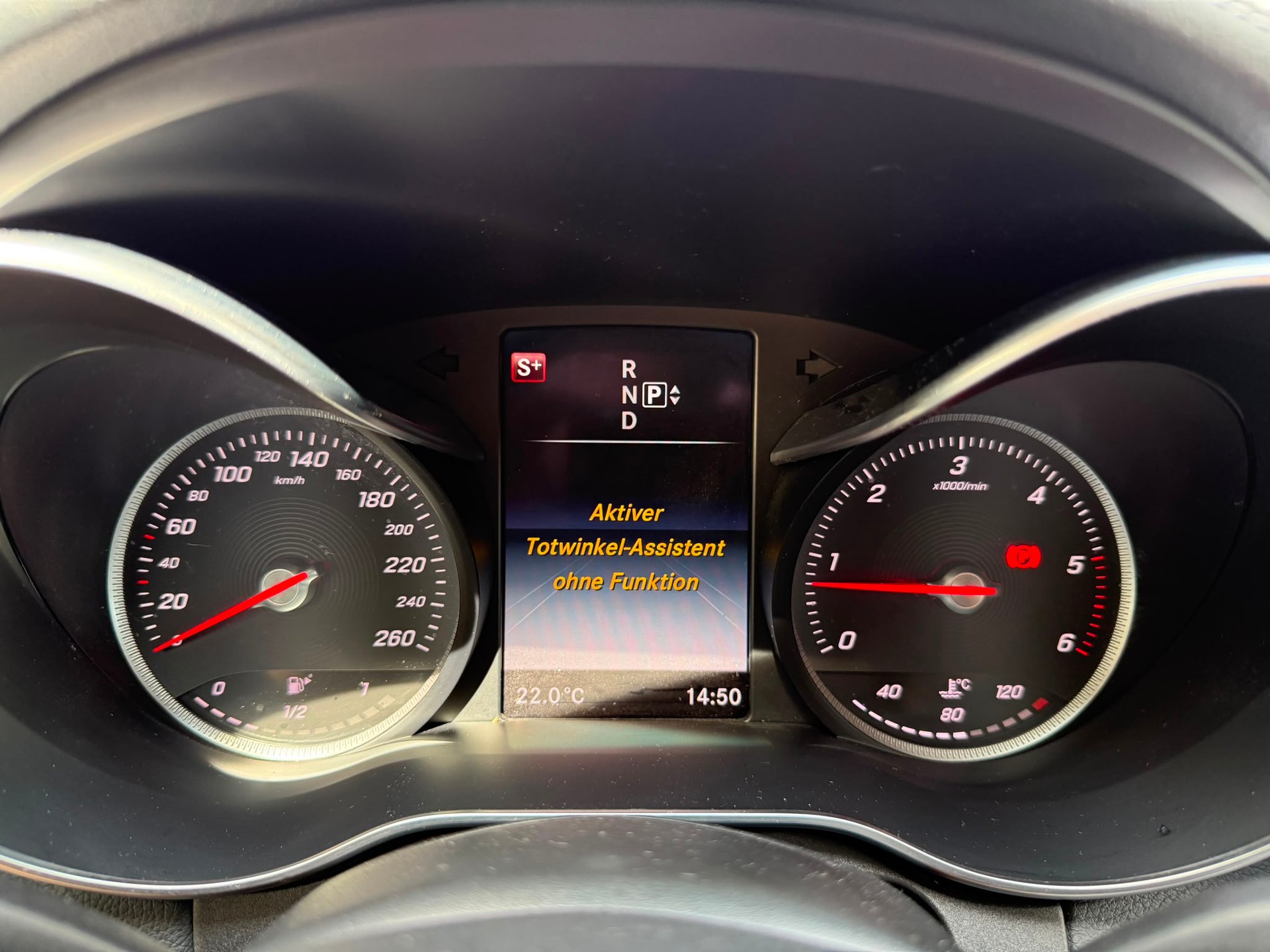 MERCEDES-BENZ C 250 BlueTec AMG Line 4m Kombi-image-16