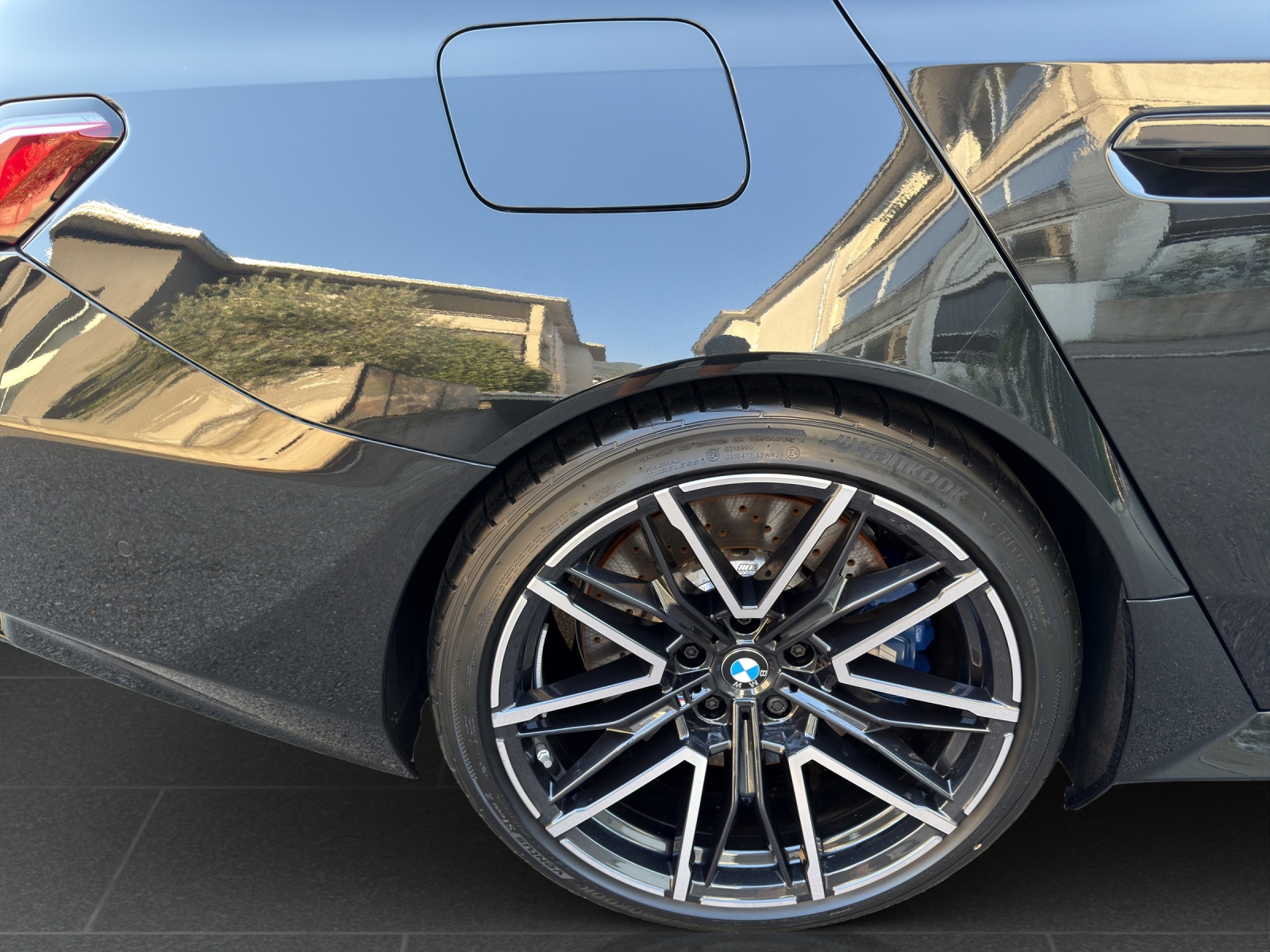 BMW M5 xDrive Touring-image-10