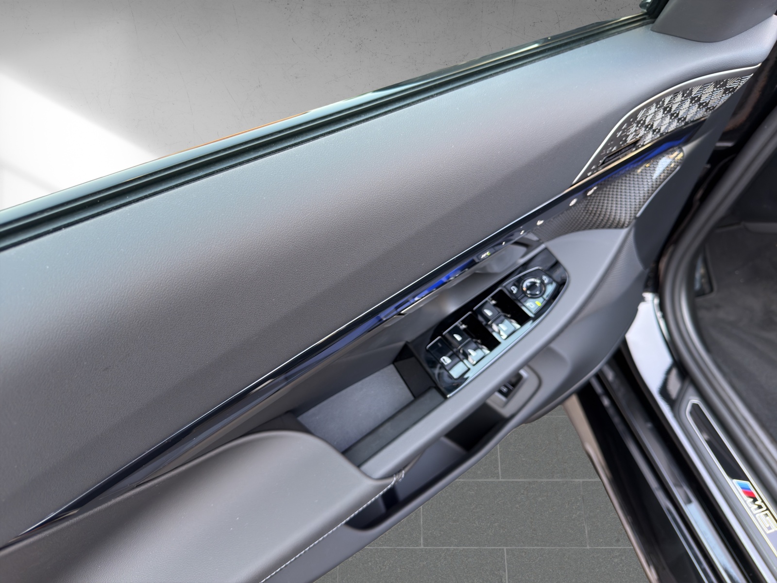 BMW M5 xDrive Touring-image-14