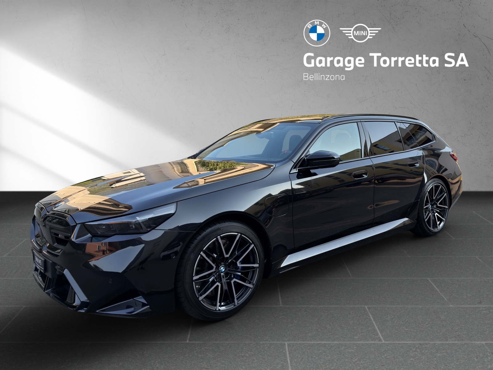 BMW M5 xDrive Touring-image-0