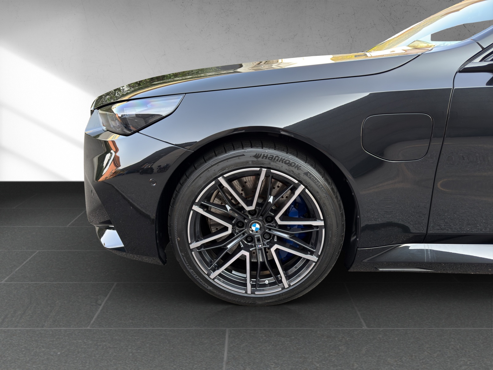 BMW M5 xDrive Touring-image-8