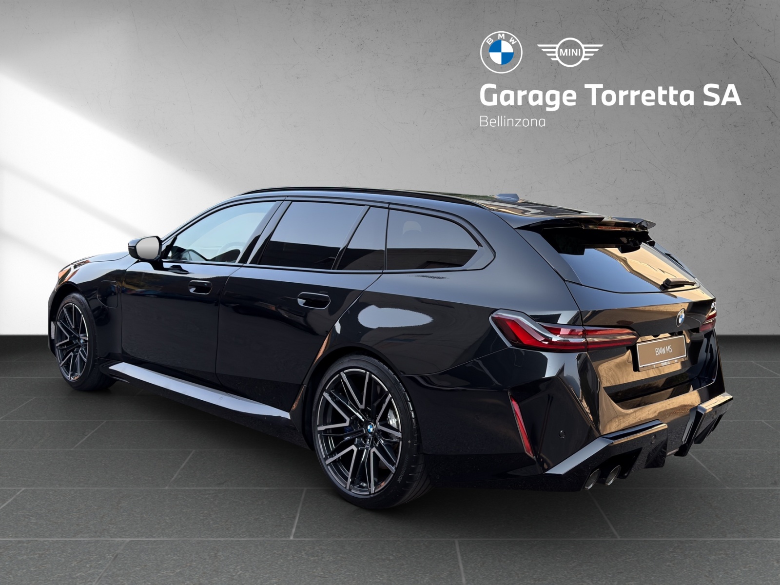 BMW M5 xDrive Touring-image-2