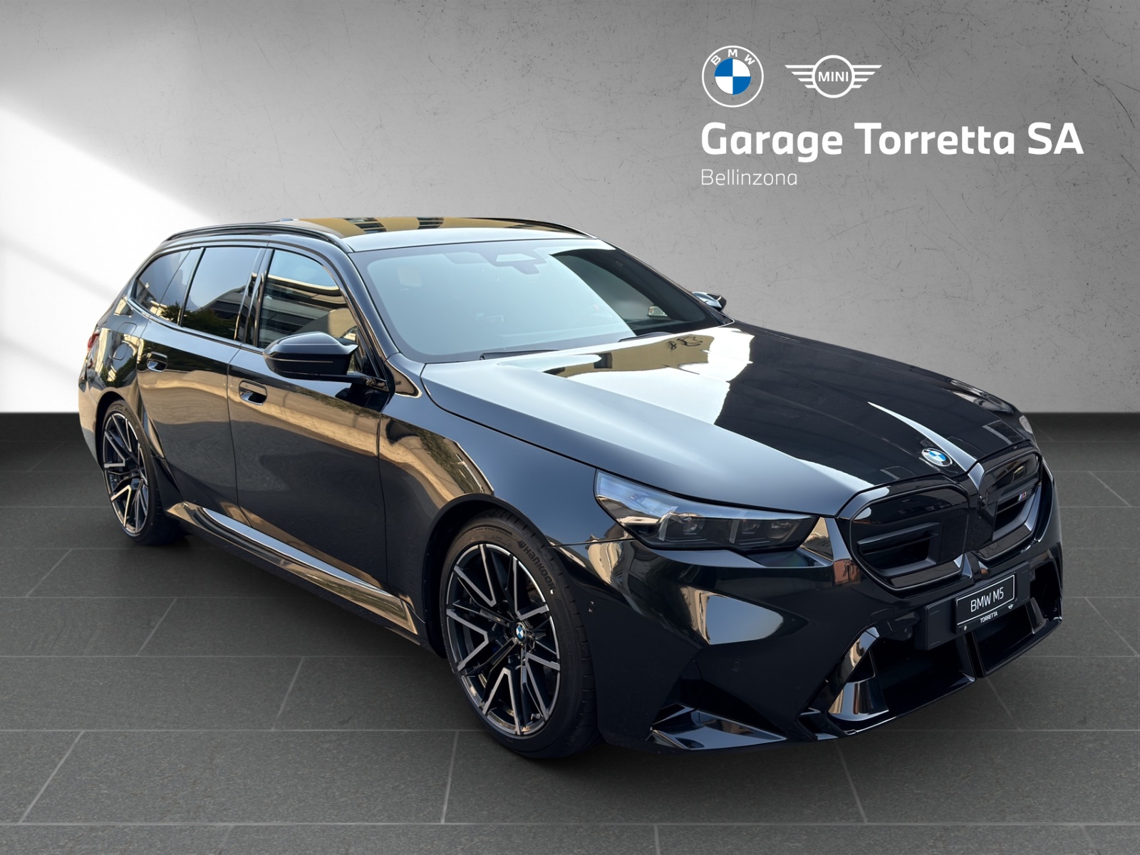 BMW M5 xDrive Touring-image-6