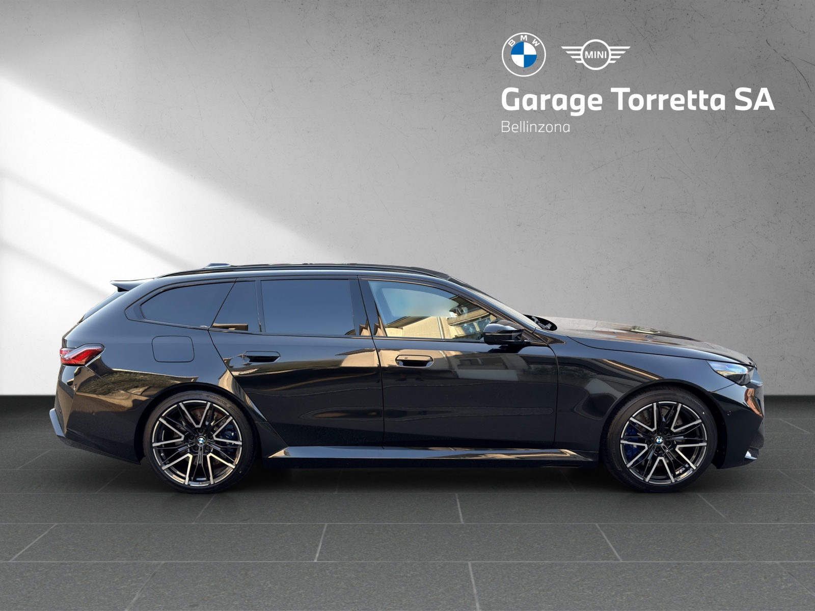 BMW M5 xDrive Touring-image-5