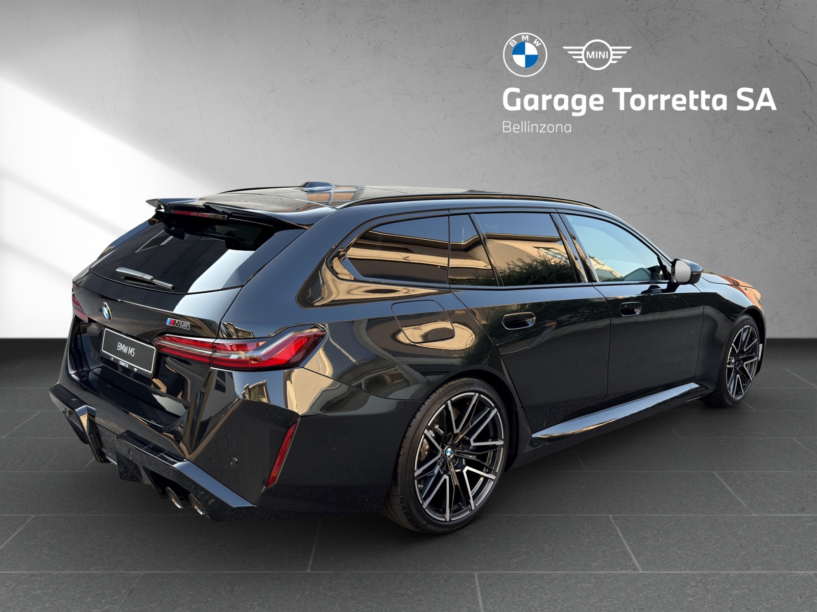 BMW M5 xDrive Touring-image-4