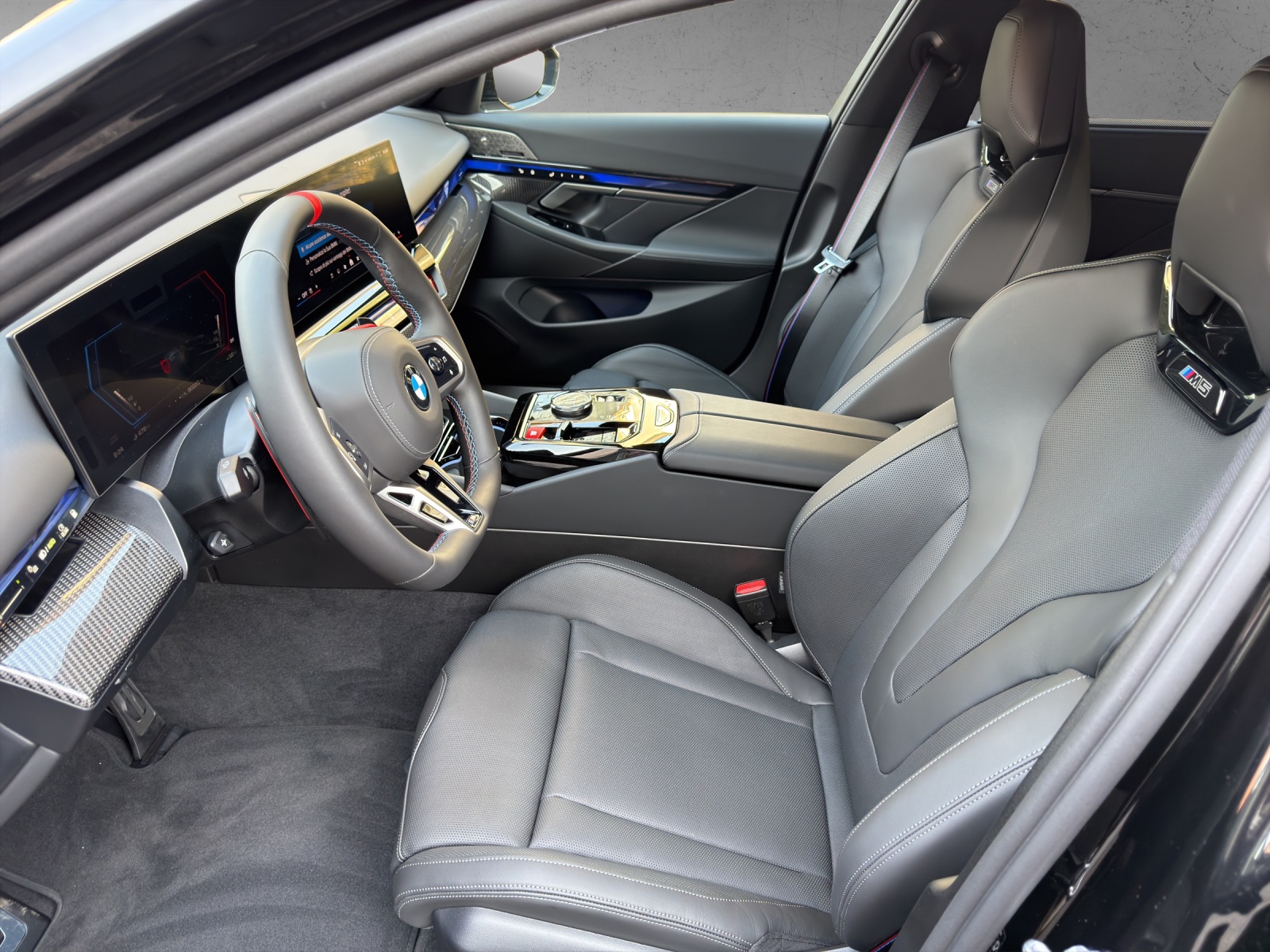 BMW M5 xDrive Touring-image-15