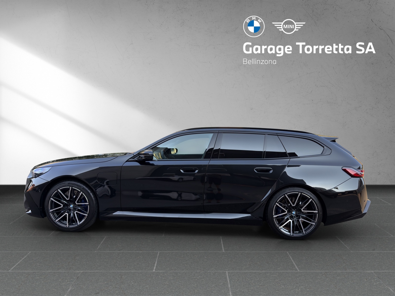 BMW M5 xDrive Touring-image-1