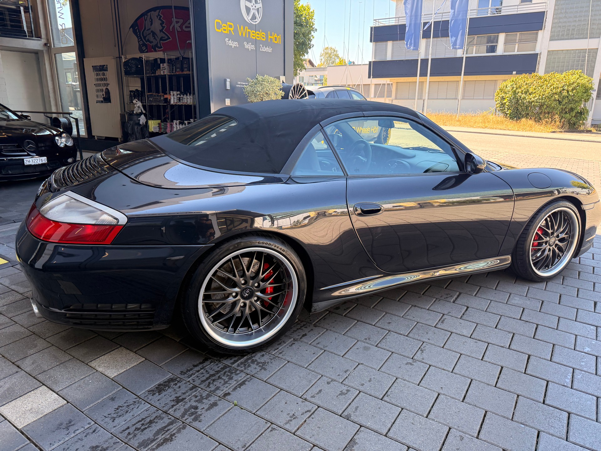 PORSCHE 911 Carrera 4 S Cabrio-image-6