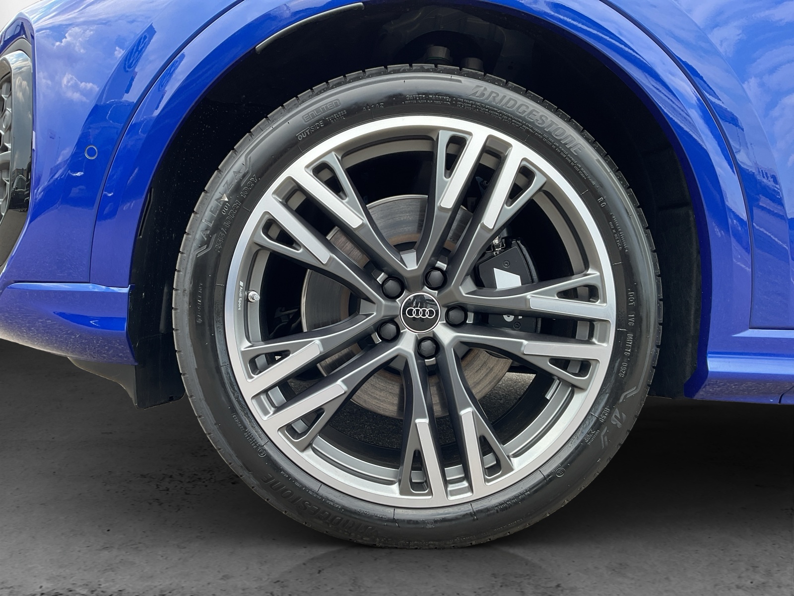 AUDI SQ5 TFSI quattro S-tronic-image-12