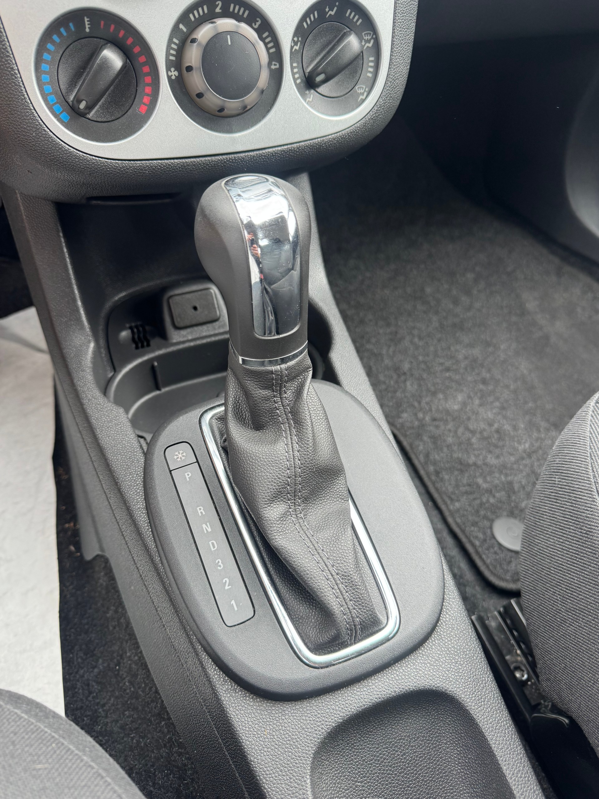 OPEL Corsa 1.4 TP Enjoy Automatic-image-12