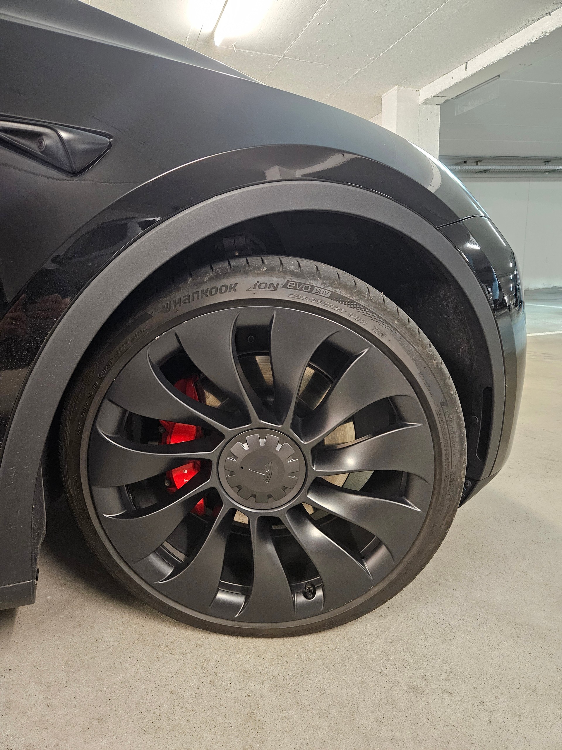 TESLA Performance AWD – 03/2024 – 8-fach (21"/20") – Neuer Garantie-Check & neue Querlenker-image-1